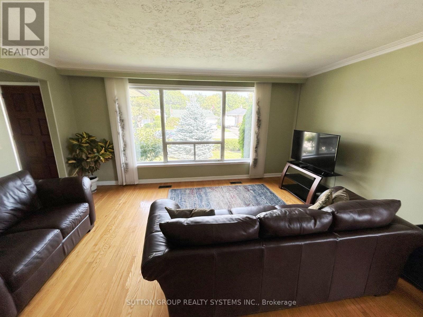 20 TAYSHAM CRESCENT - 5