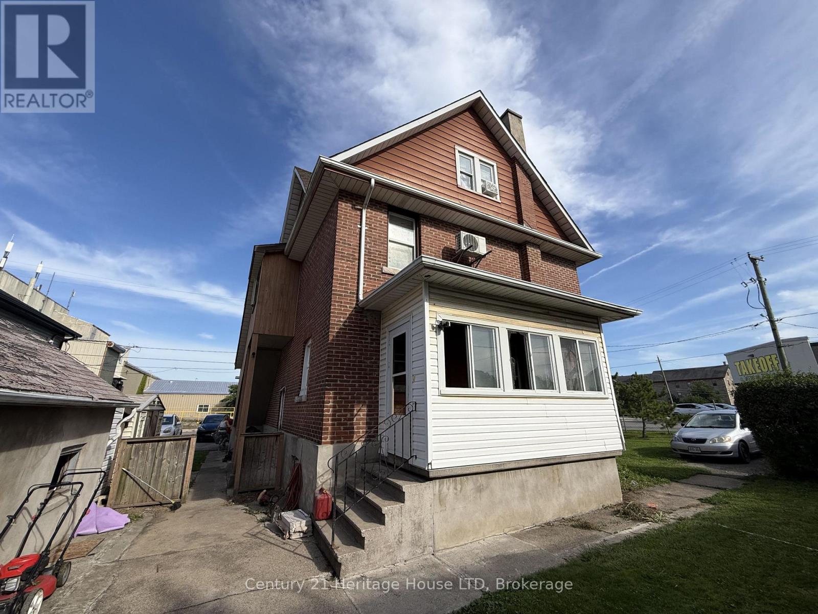 31 PINE STREET N - 12