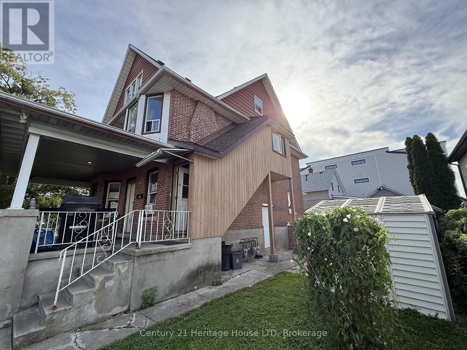 31 PINE STREET N - 3