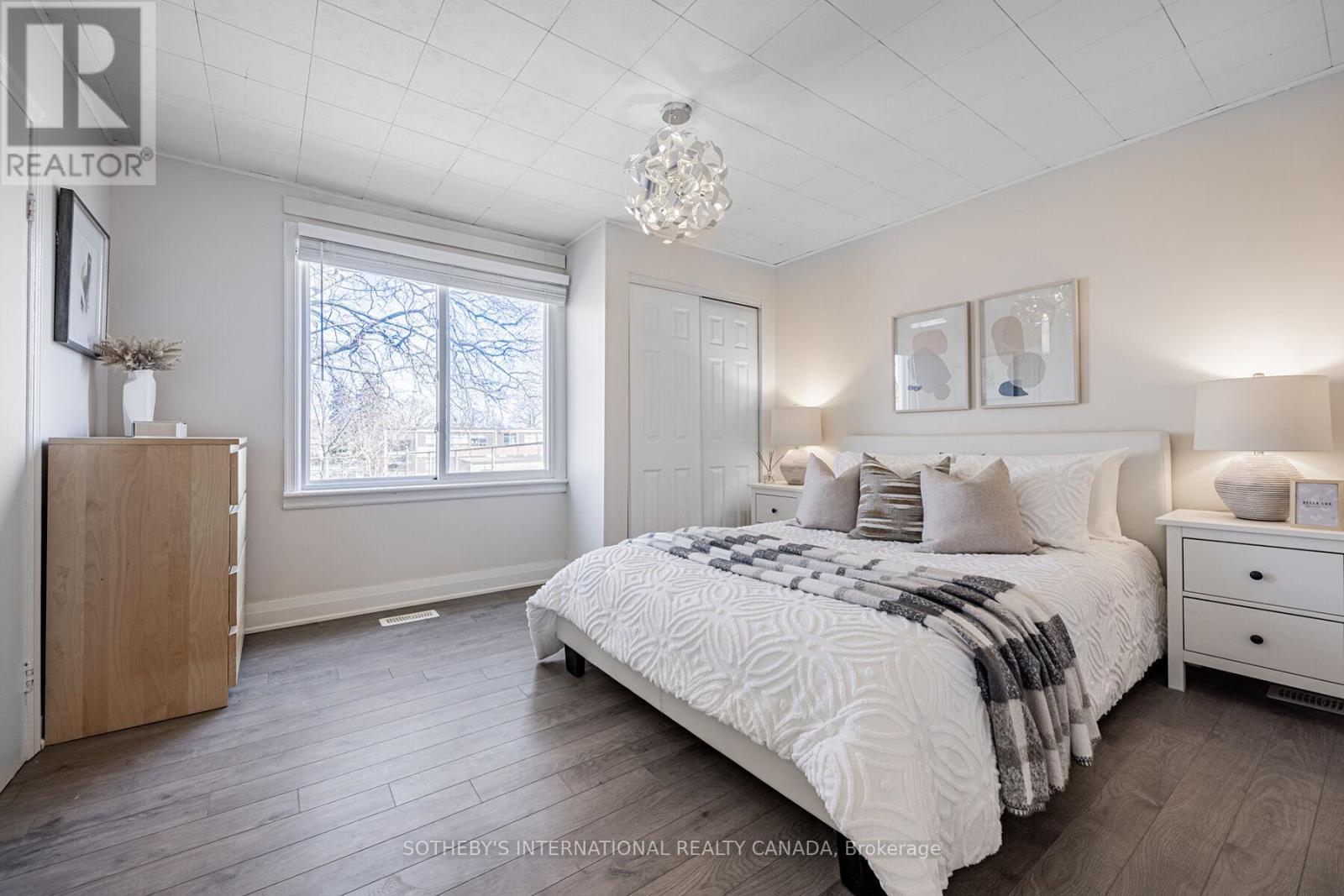 4075A LAWRENCE AVENUE E - 15