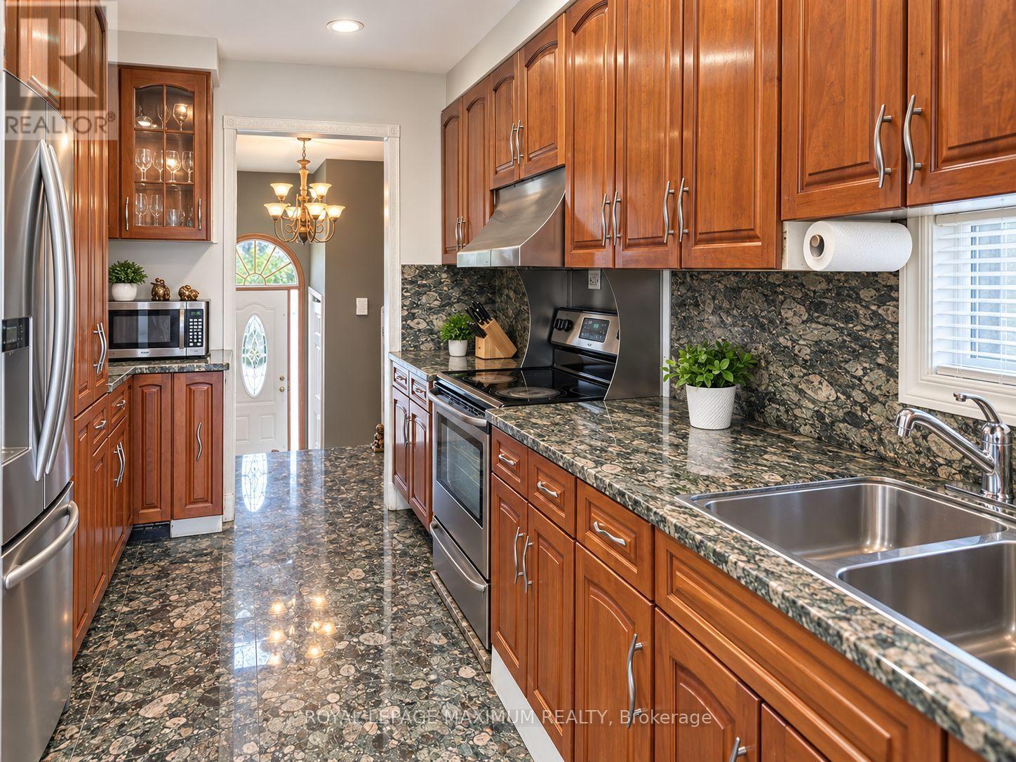 MAIN FLOOR - 7 WOOD CRESCENT, Bradford West Gwillimbury — photo 2