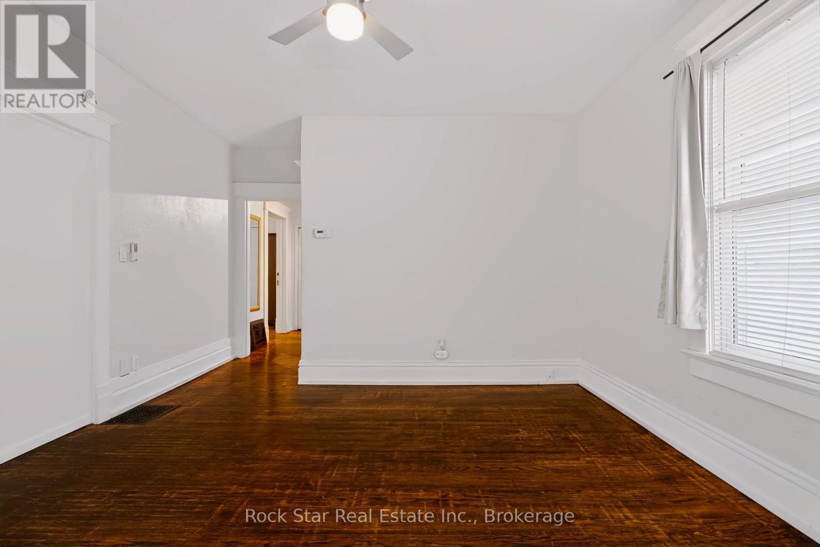 22 RICH AVENUE - 11