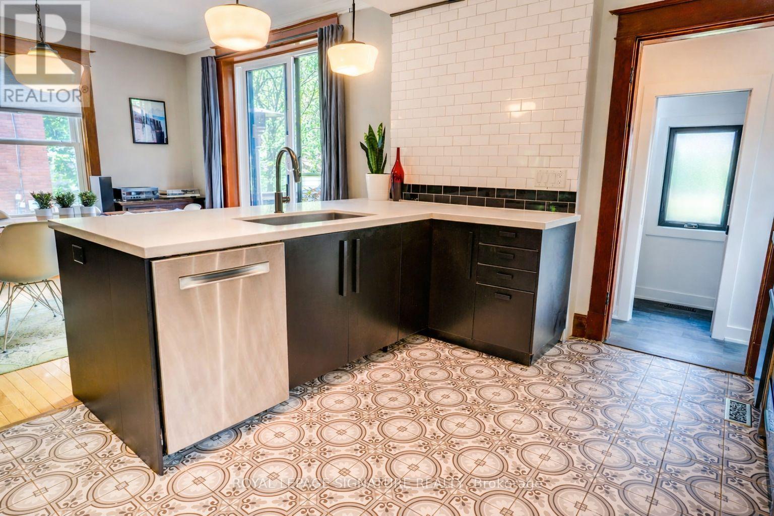 50 ROSEDALE AVENUE W - 12