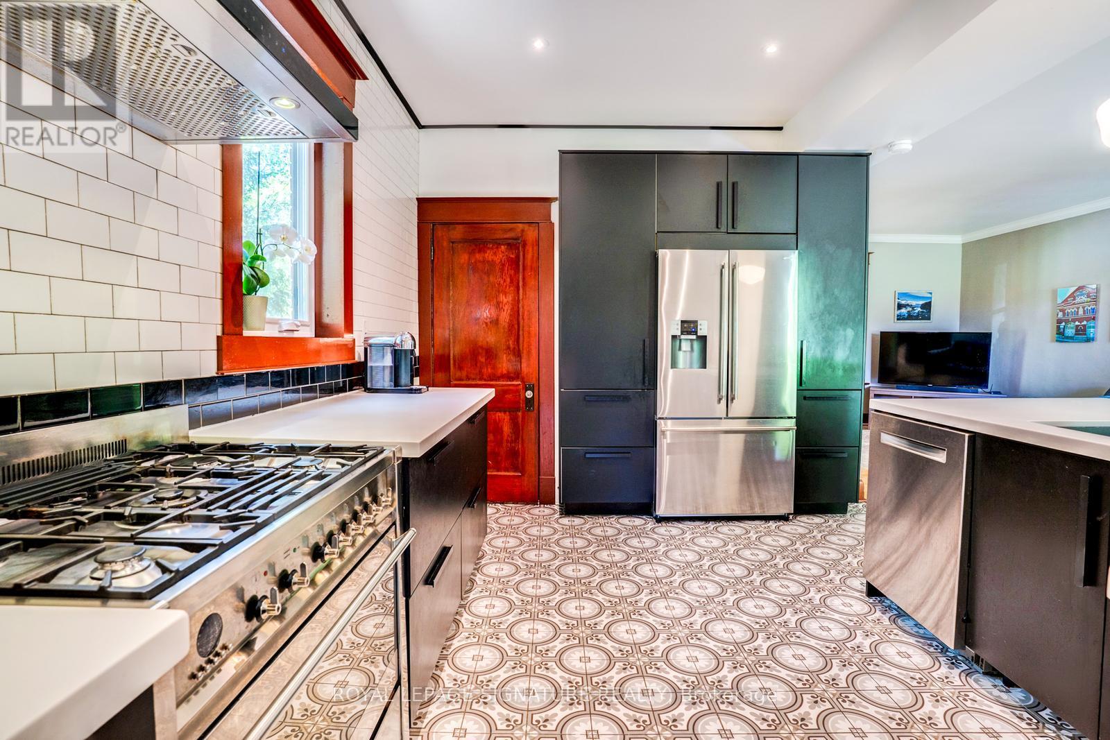 50 ROSEDALE AVENUE W - 13
