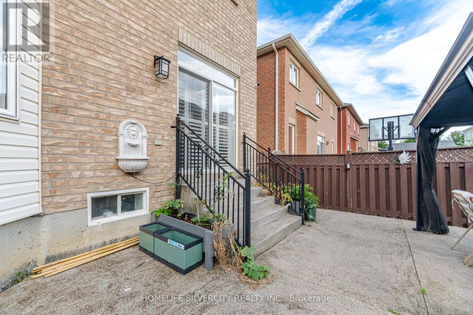 11 SWALES CRESCENT - Image 45