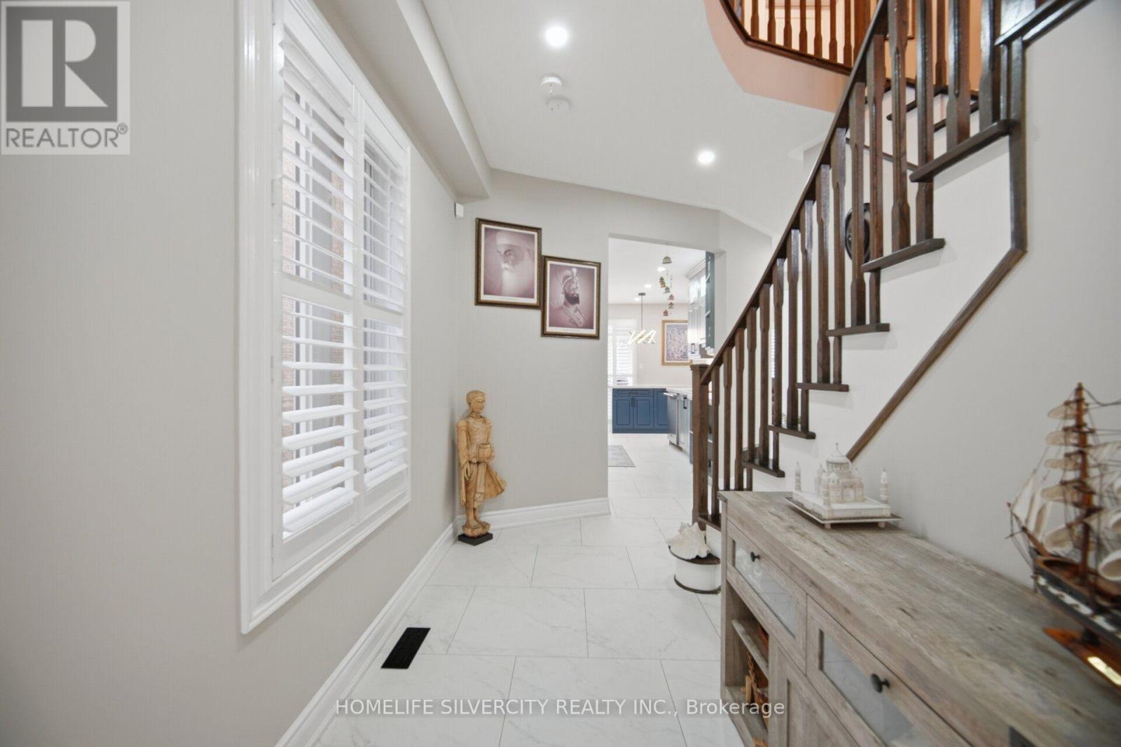 11 SWALES CRESCENT - 8