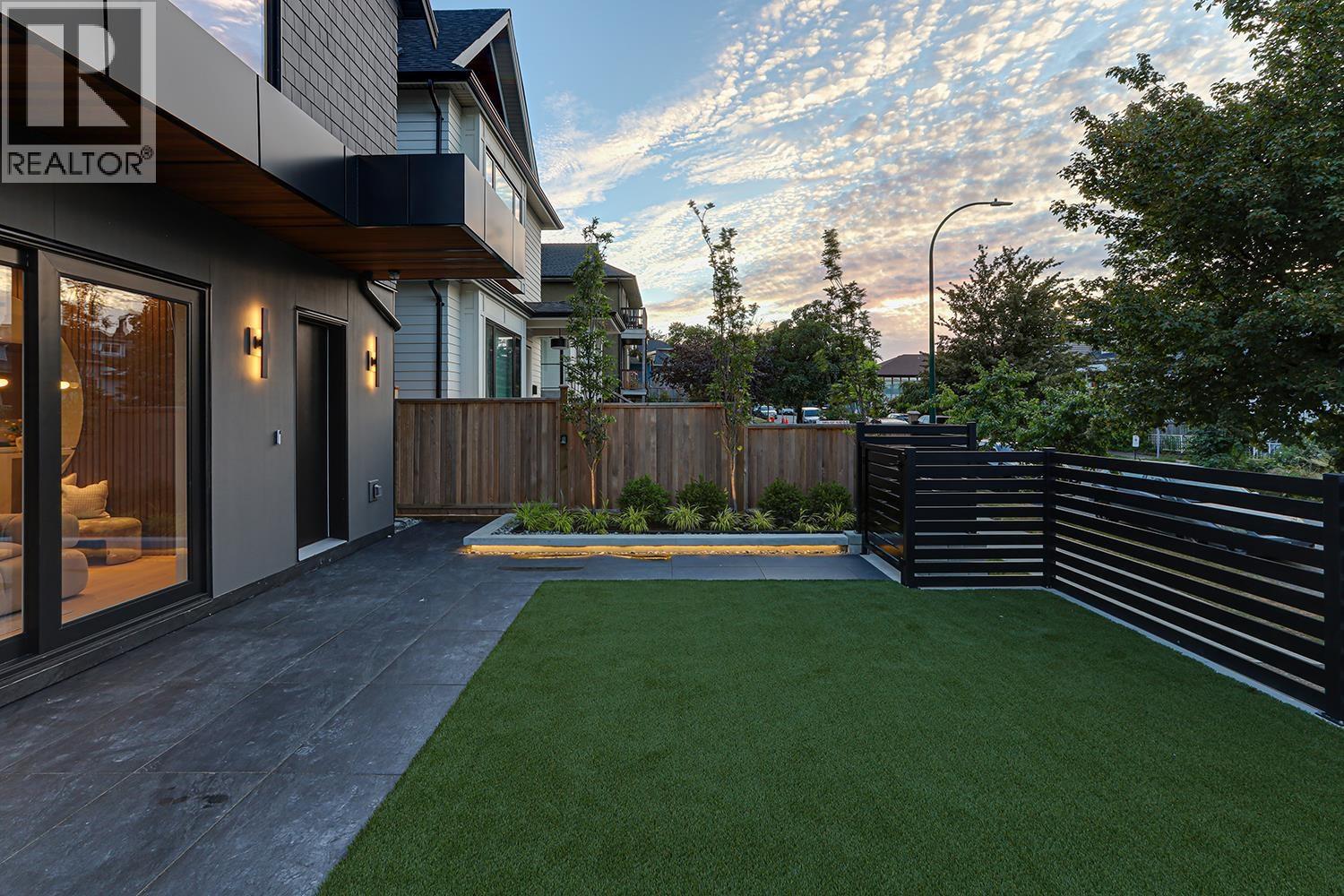 1 1990 VENABLES STREET, Vancouver — photo 4