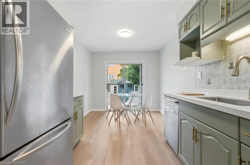79 LYNNETTE Drive - 5