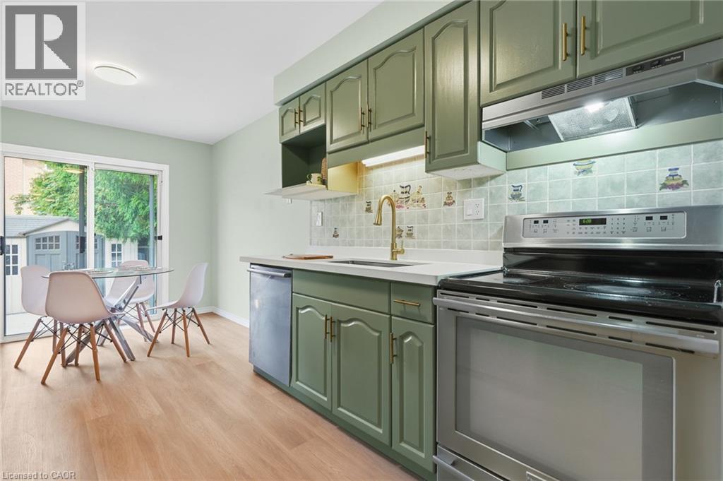 79 LYNNETTE Drive - 8
