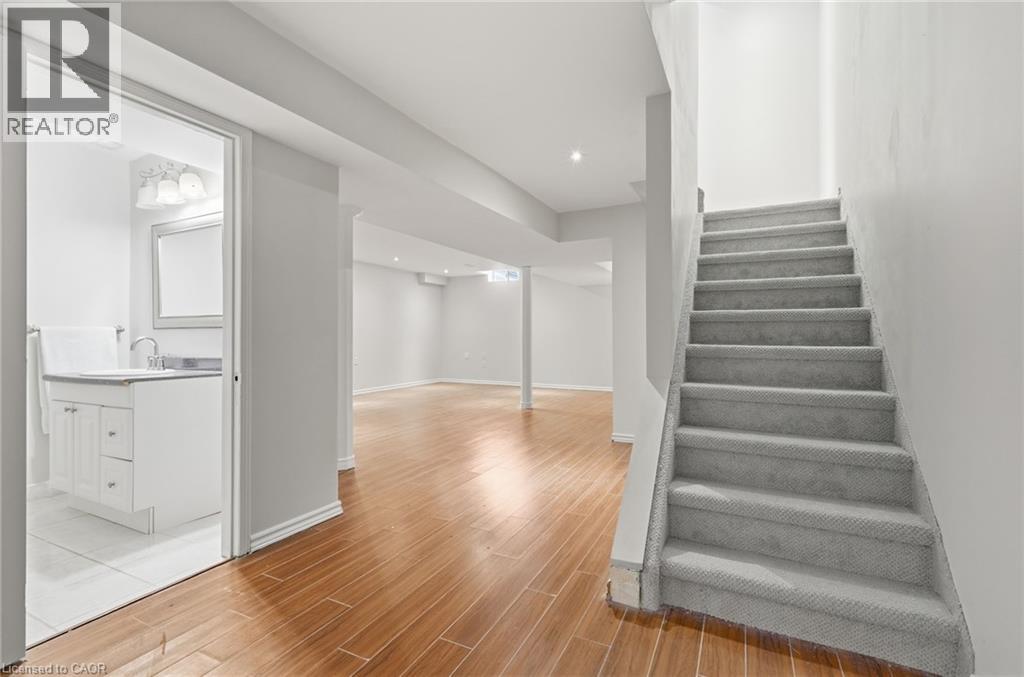 79 LYNNETTE Drive - Image 33