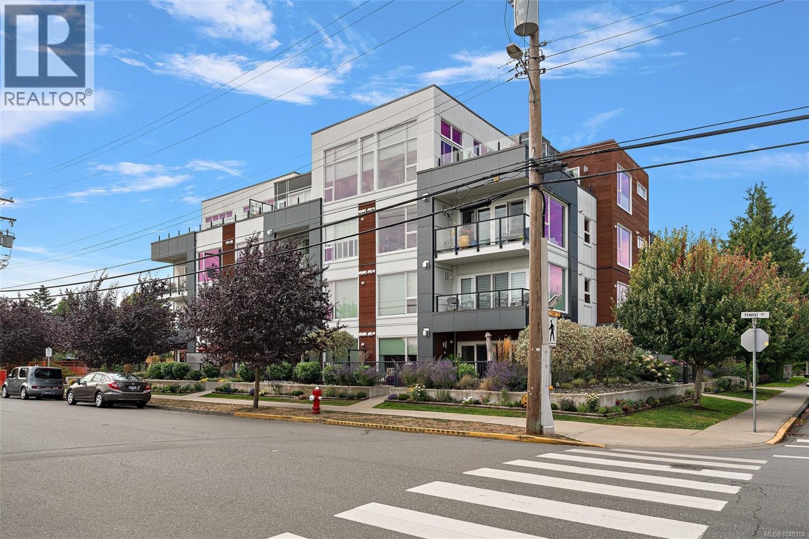 #101 2447 Henry Ave - 1