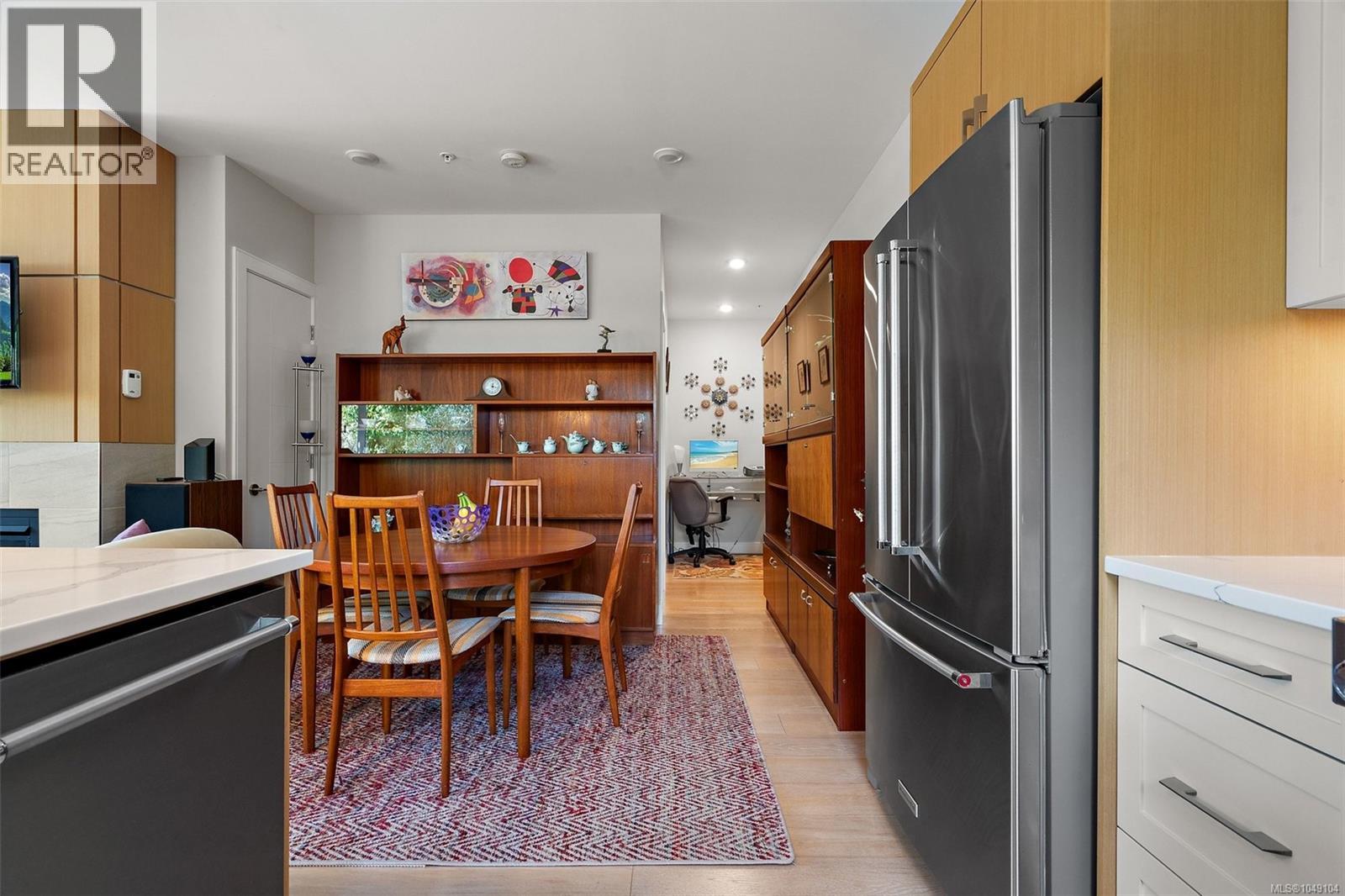 #101 2447 Henry Ave - 10