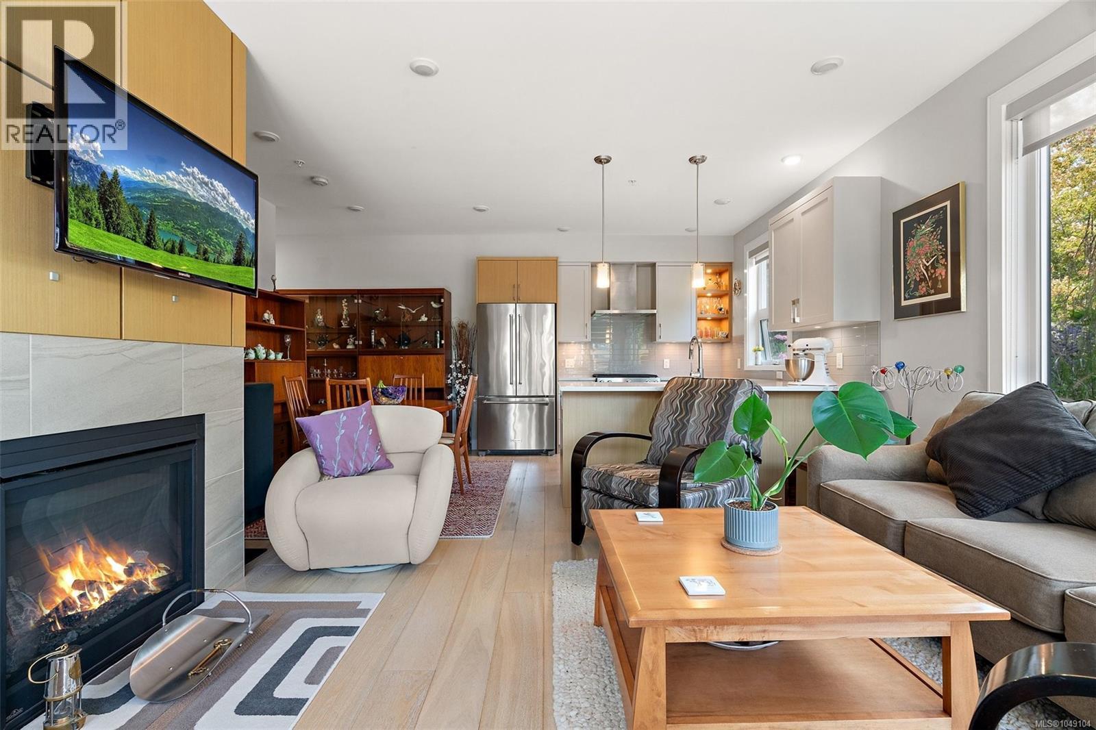 #101 2447 Henry Ave - 12