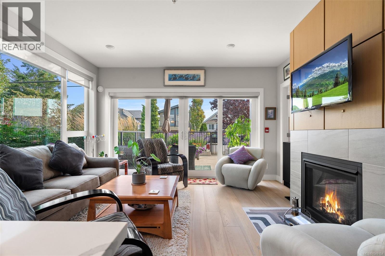 #101 2447 Henry Ave - 14