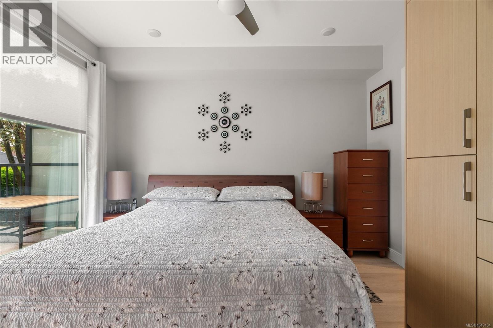 #101 2447 Henry Ave - 19
