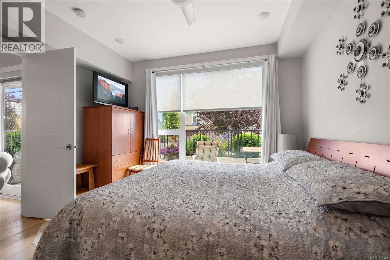 #101 2447 Henry Ave - 21