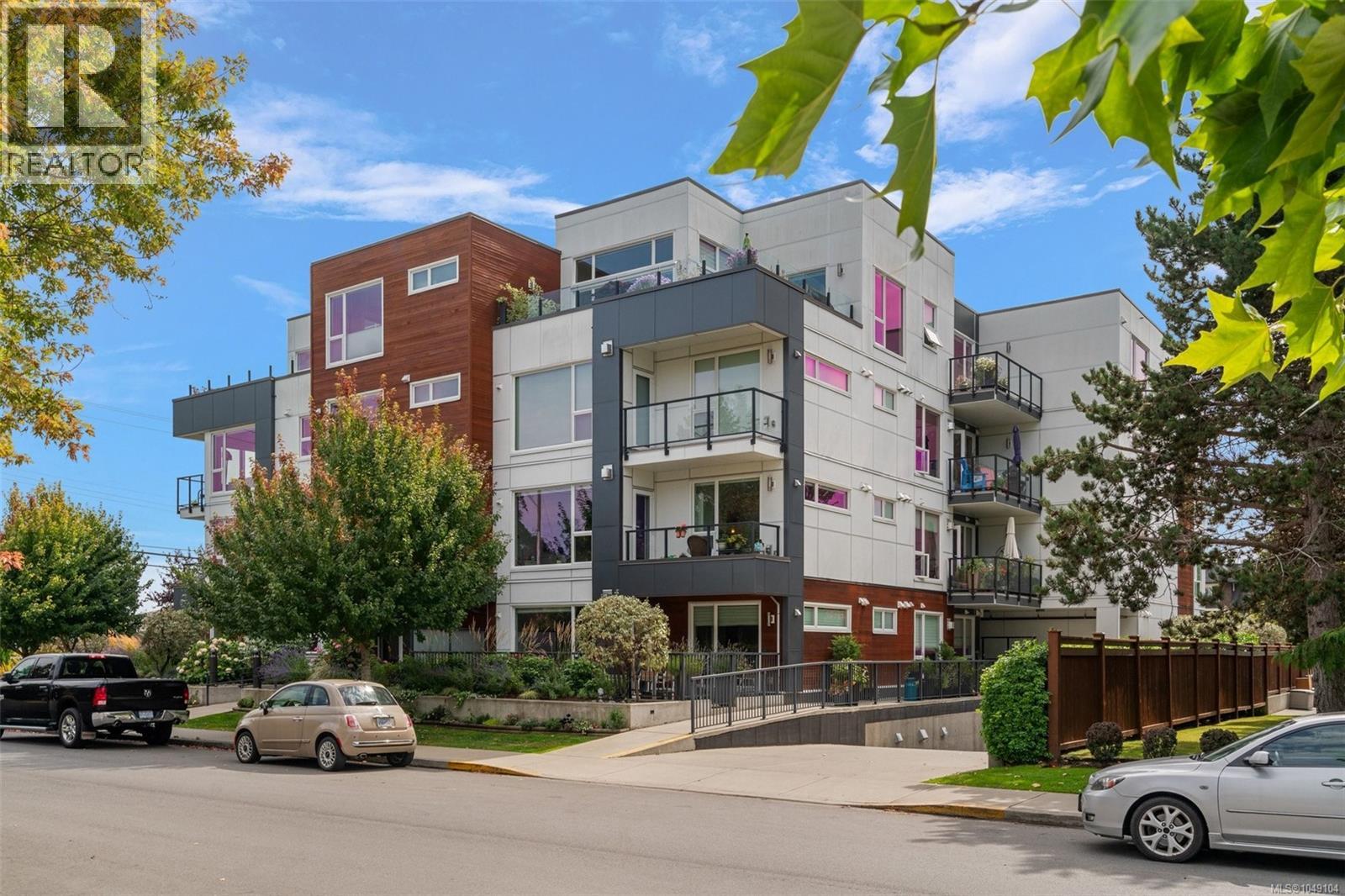 #101 2447 Henry Ave - 26