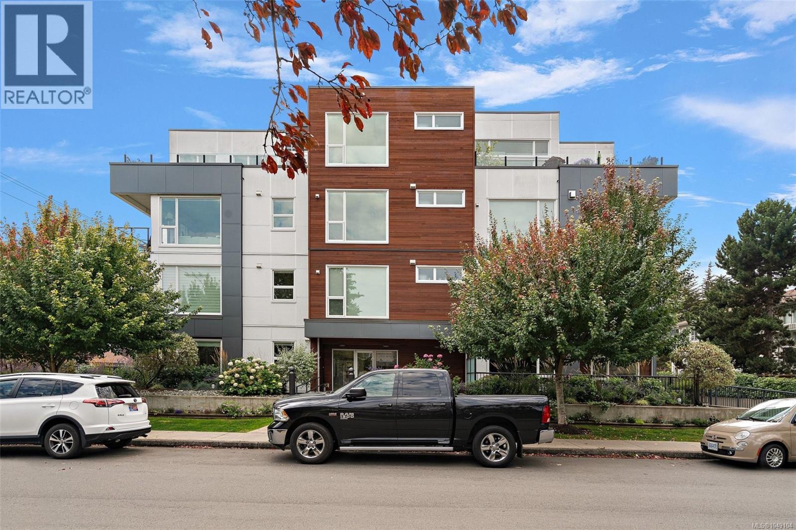 #101 2447 Henry Ave - 27