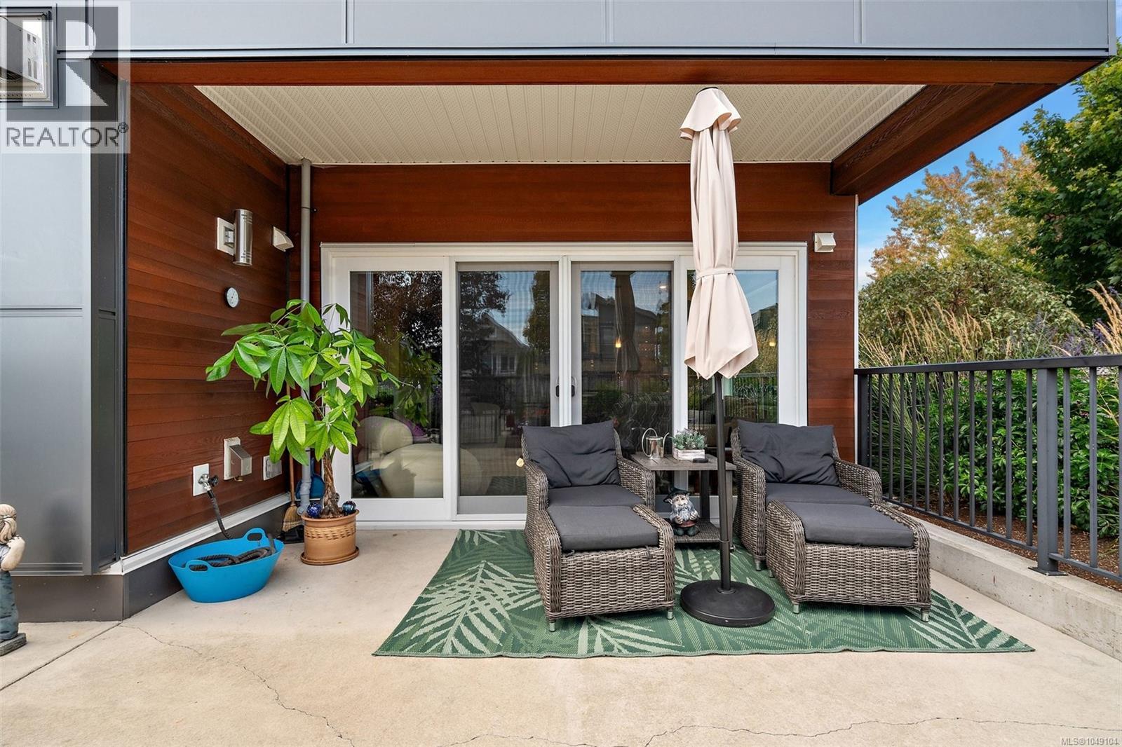 #101 2447 Henry Ave - 3