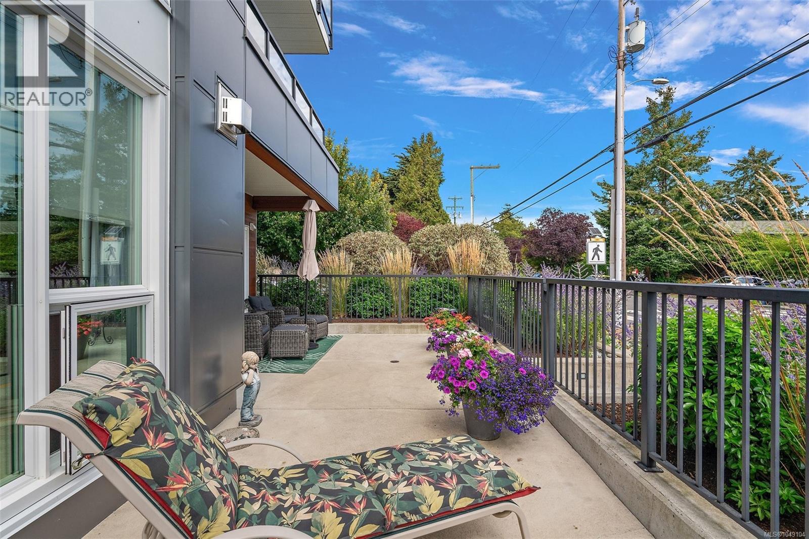 #101 2447 Henry Ave - 5