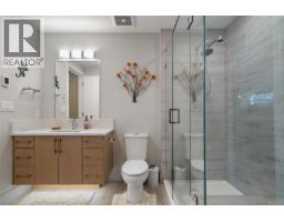 101 2447 Henry Ave, Sidney, BC V8L4N3 Photo 16