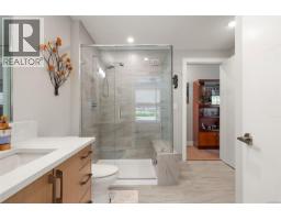 101 2447 Henry Ave, Sidney, BC V8L4N3 Photo 17