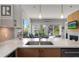 101 2447 Henry Ave, Sidney, BC V8L4N3 Photo 7