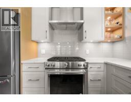 101 2447 Henry Ave, Sidney, BC V8L4N3 Photo 8