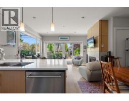 101 2447 Henry Ave, Sidney, BC V8L4N3 Photo 9