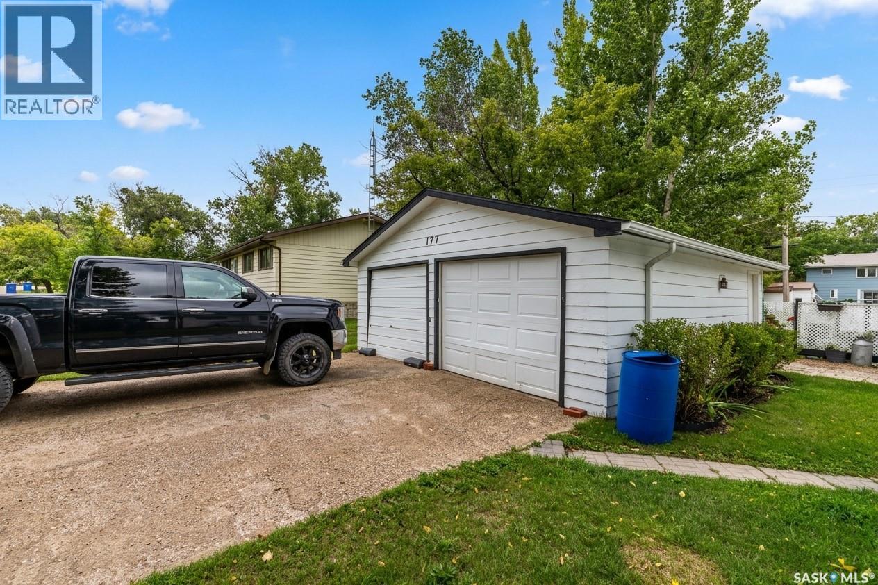 173 3rd AVENUE W, Central Butte — photo 4
