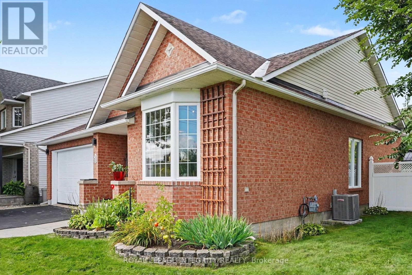 50 BAYPOINTE CRESCENT - 2