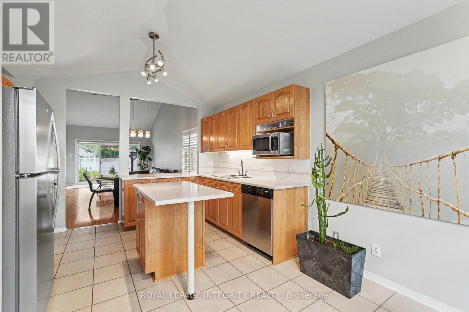 50 BAYPOINTE CRESCENT - 5