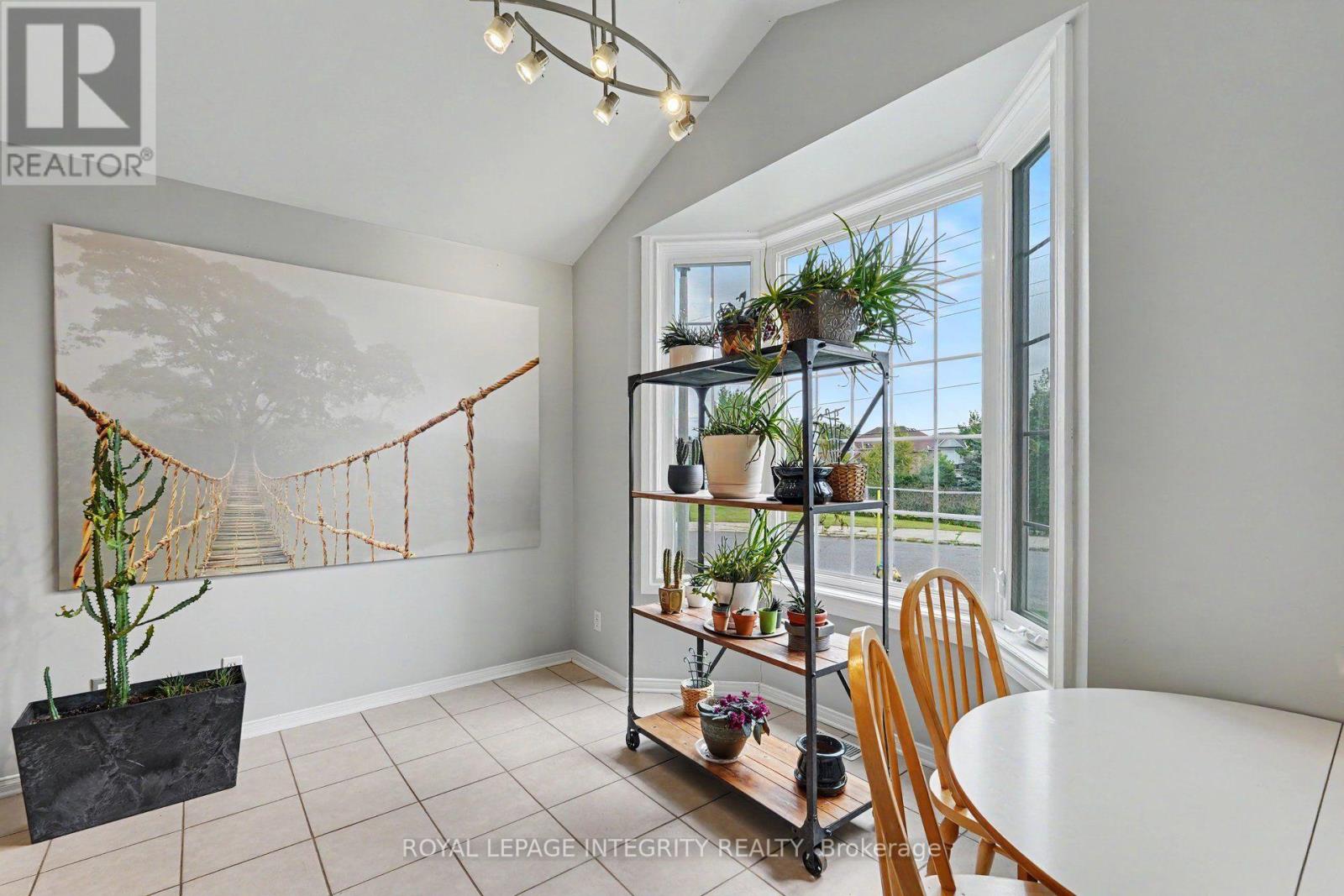 50 BAYPOINTE CRESCENT - 8