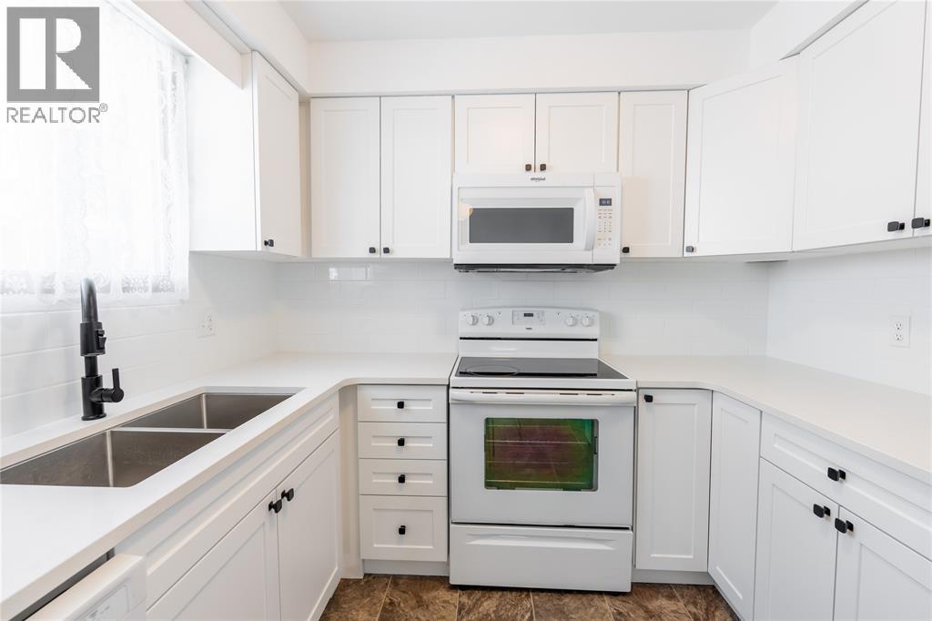 731 HILLARY STREET - 10