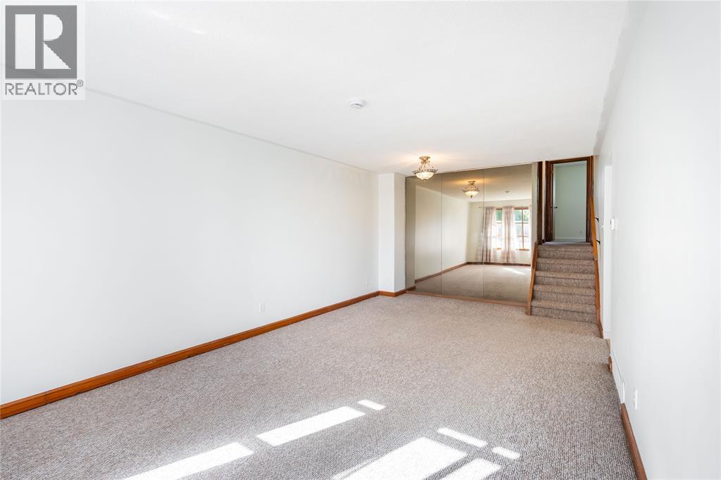731 HILLARY STREET - 3