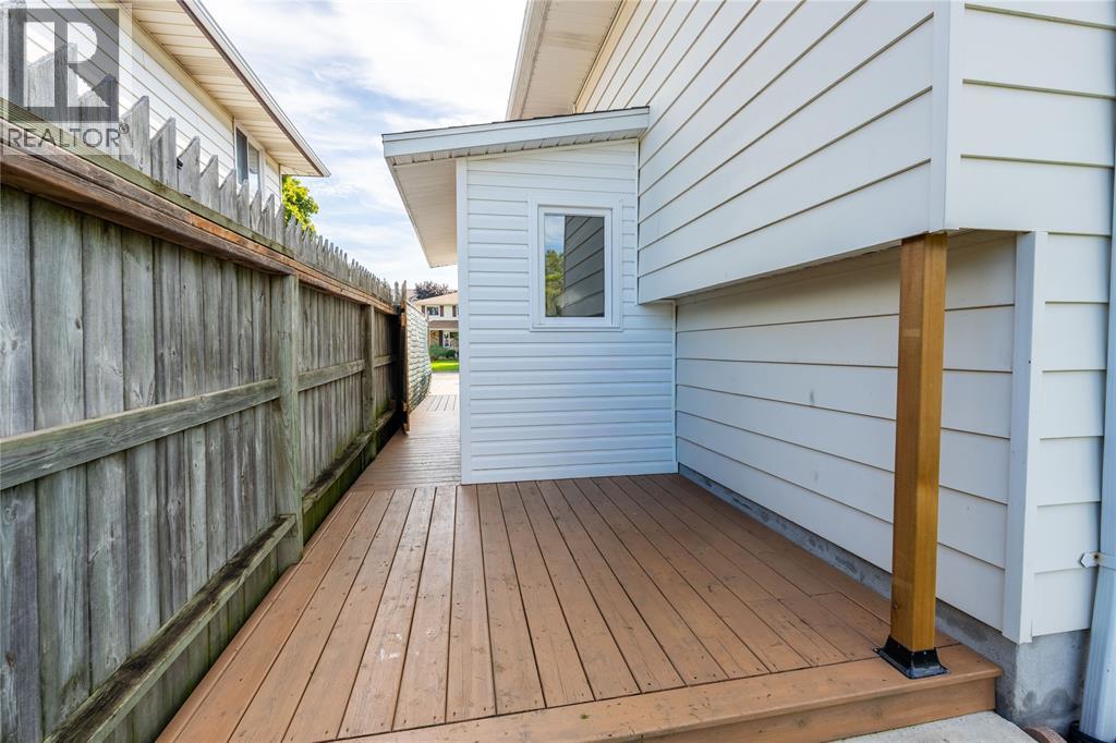 731 HILLARY STREET - Image 32