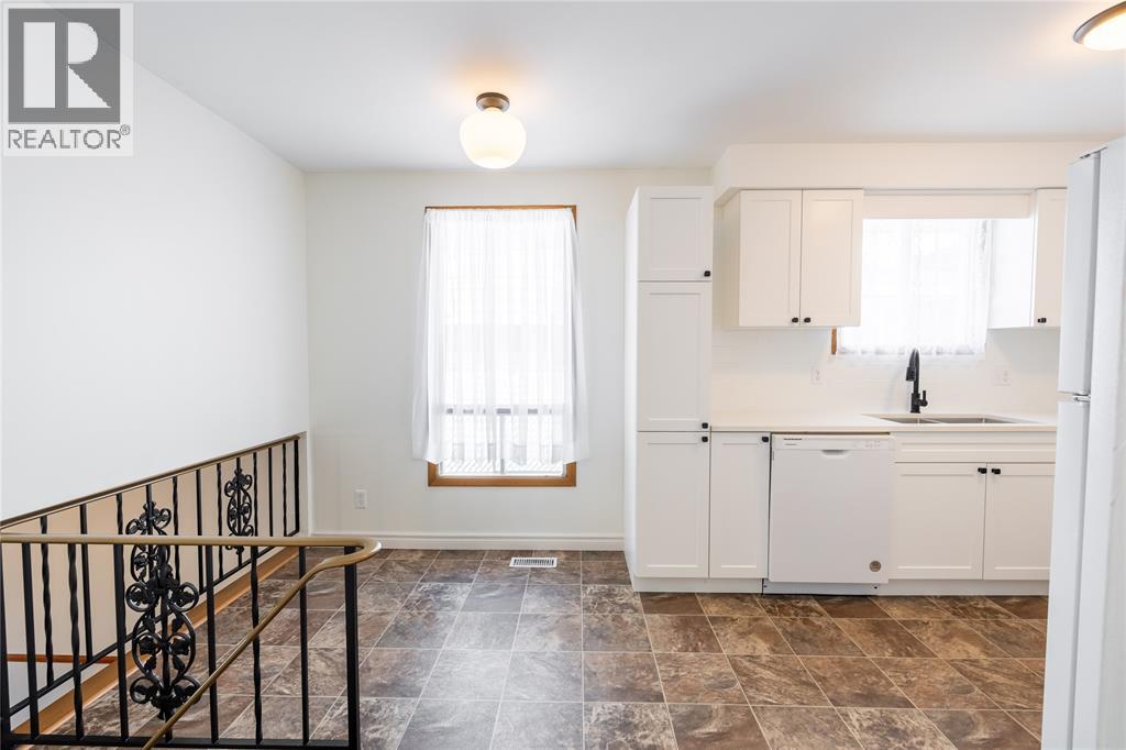 731 HILLARY STREET - 6