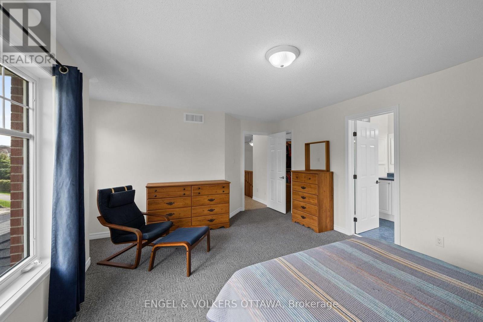 268 HORSESHOE CRESCENT - 14