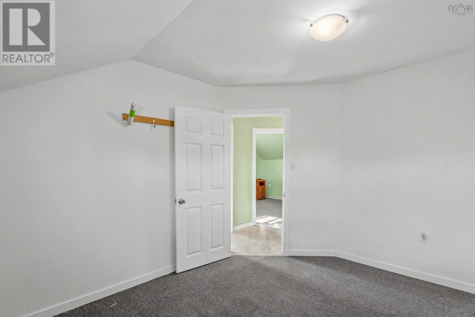 #60 Centre Avenue - Image 19