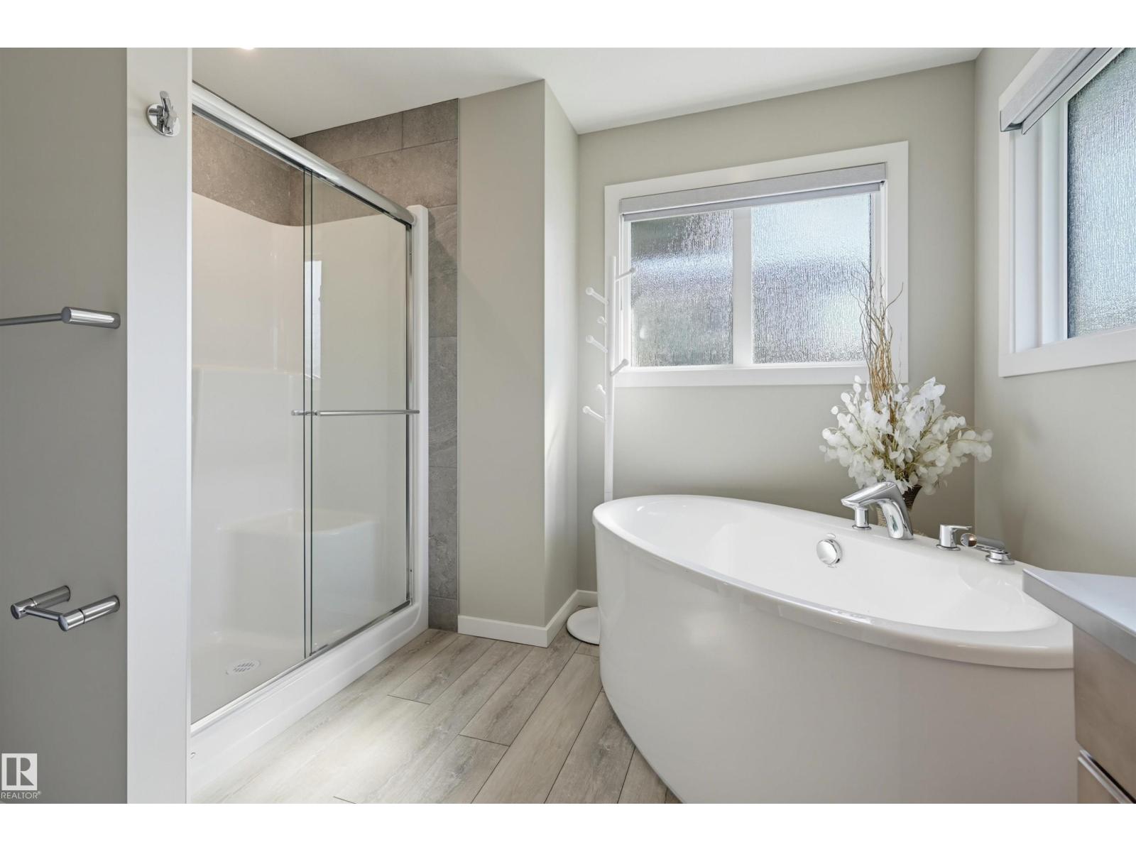 724 KINGLET BV NW - 33