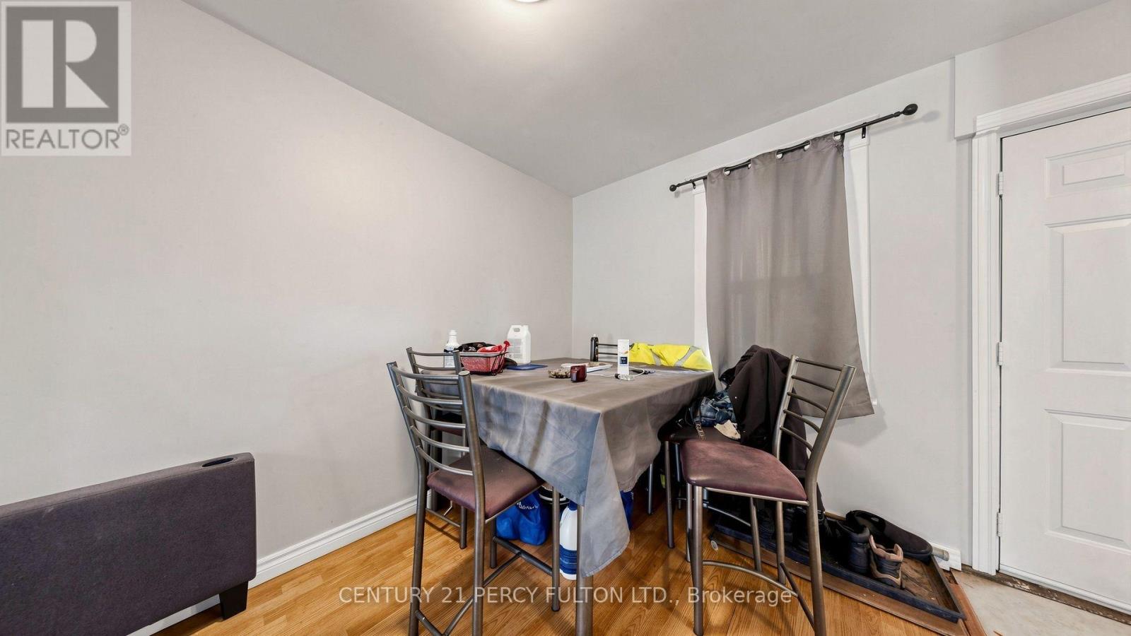 207-209 VICTORIA AVENUE N - 14