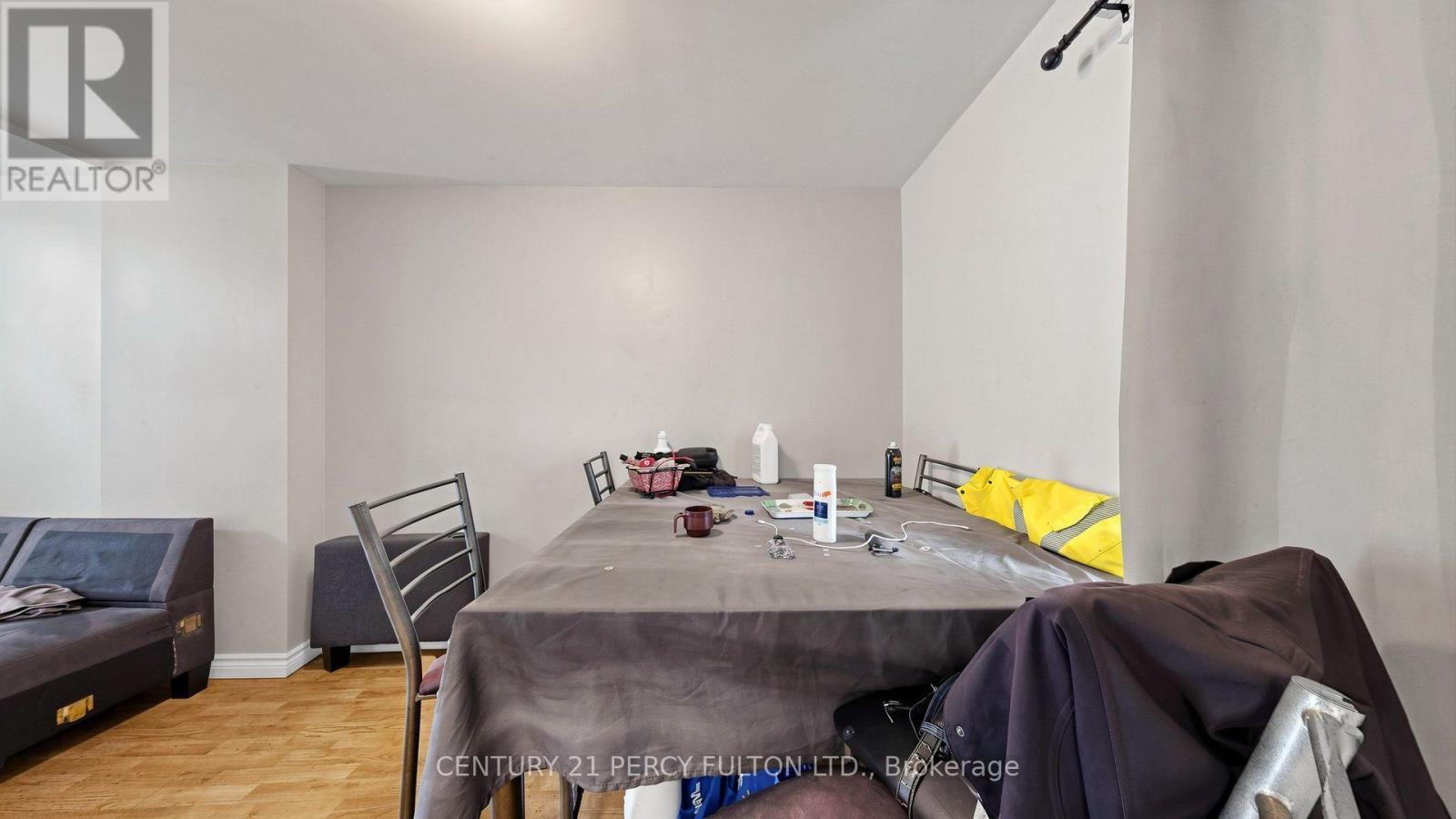 207-209 VICTORIA AVENUE N - 15