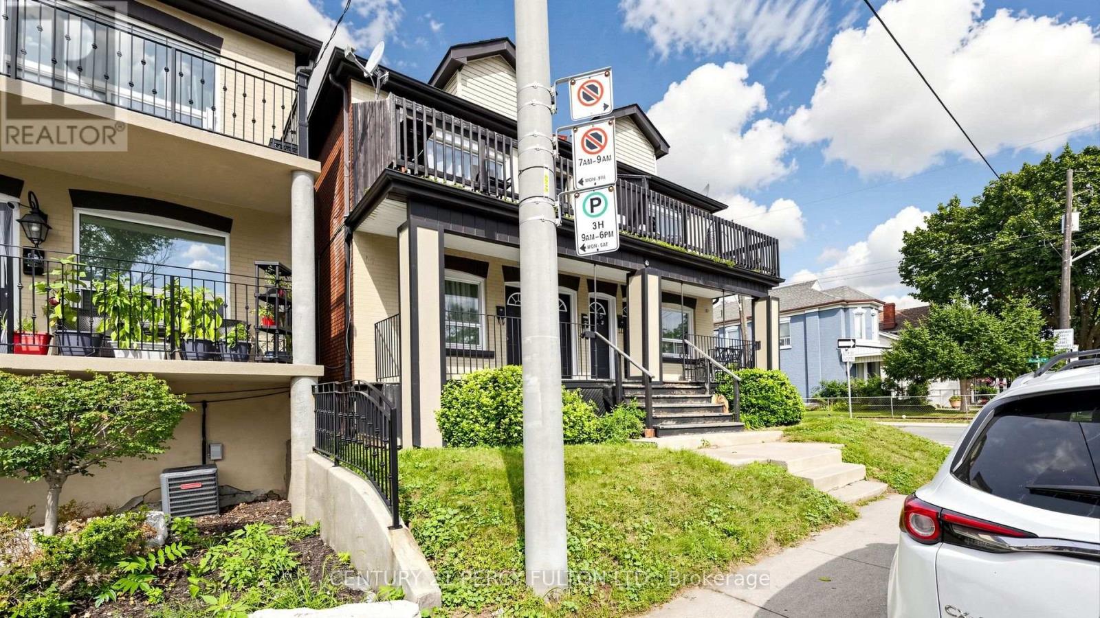 207-209 VICTORIA AVENUE N - 2