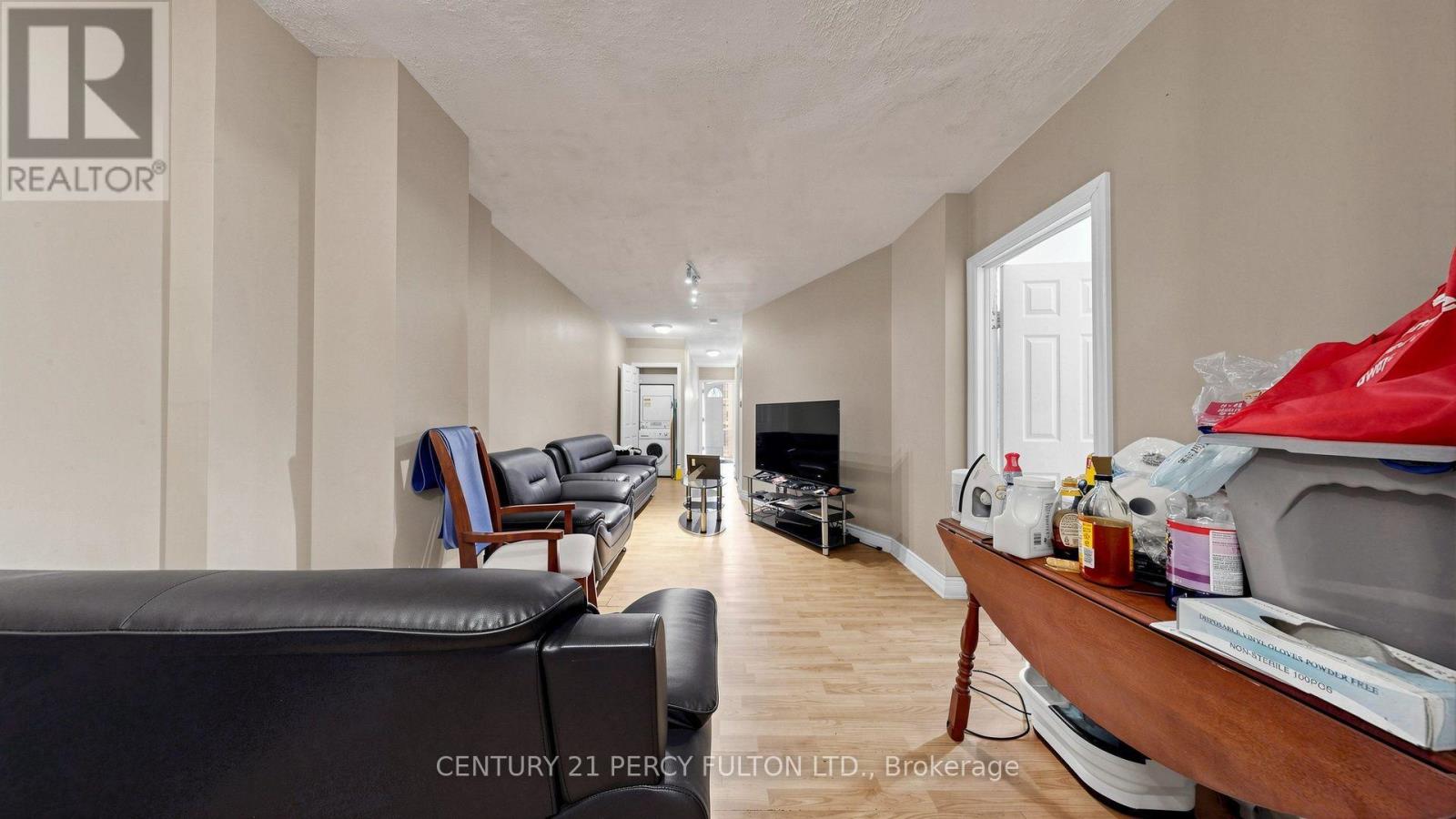 207-209 VICTORIA AVENUE N - 5