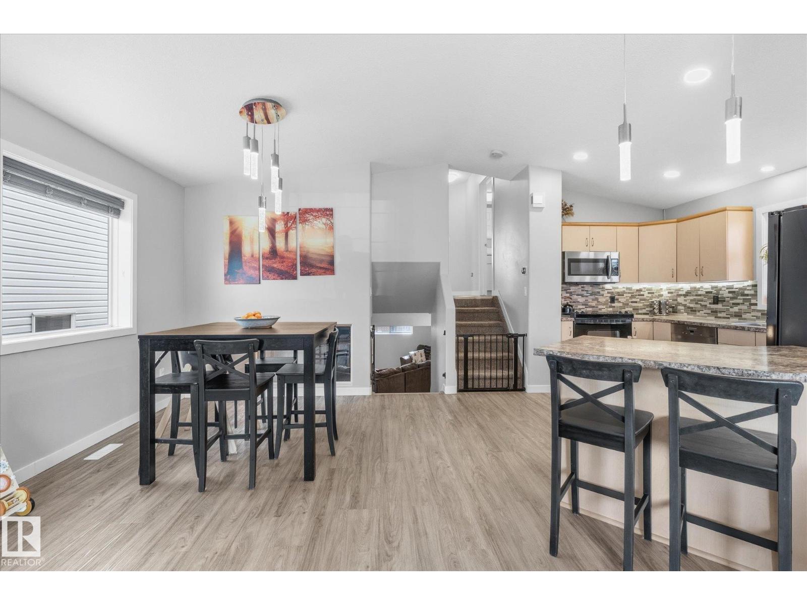 2109 37 AV NW - 11