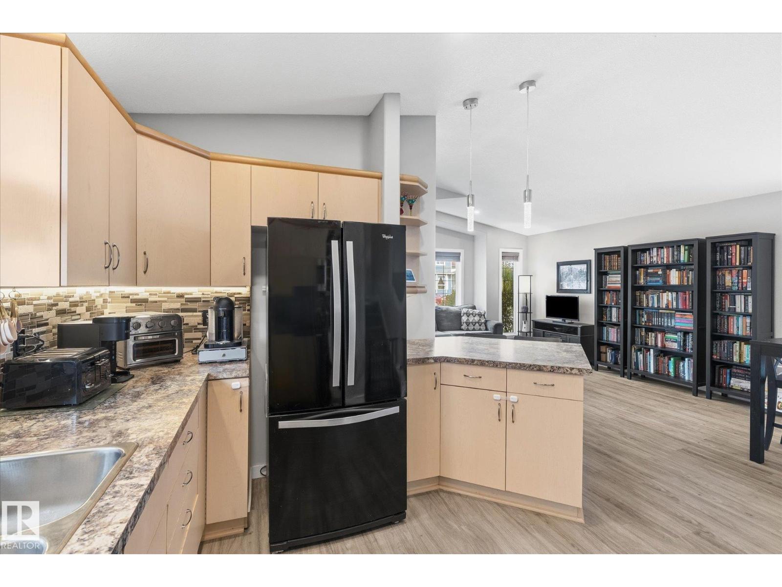 2109 37 AV NW - 15