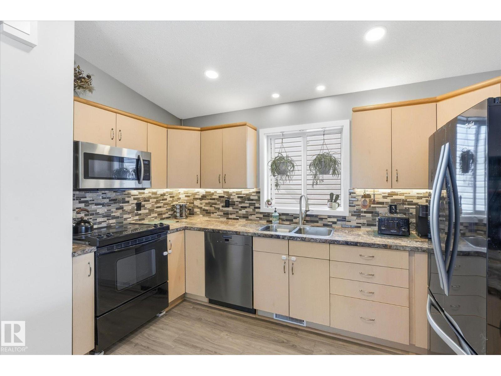 2109 37 AV NW - 16