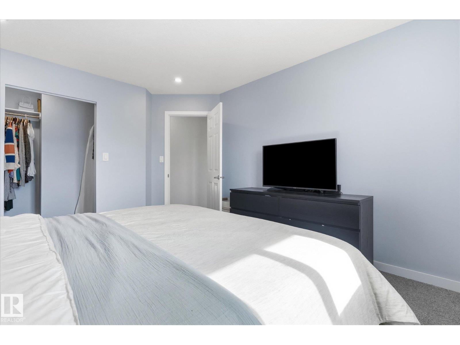 2109 37 AV NW - 20