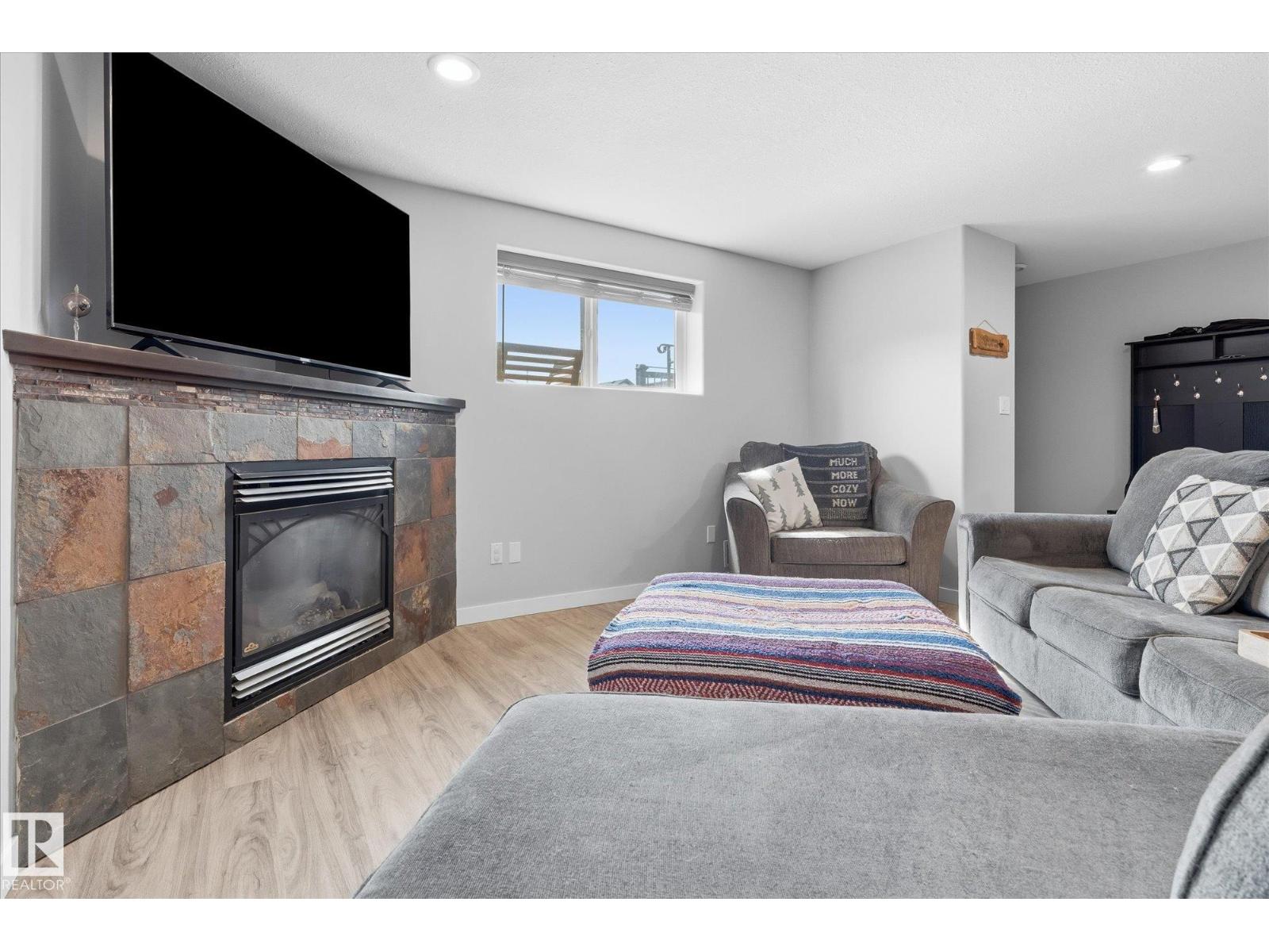 2109 37 AV NW - 29