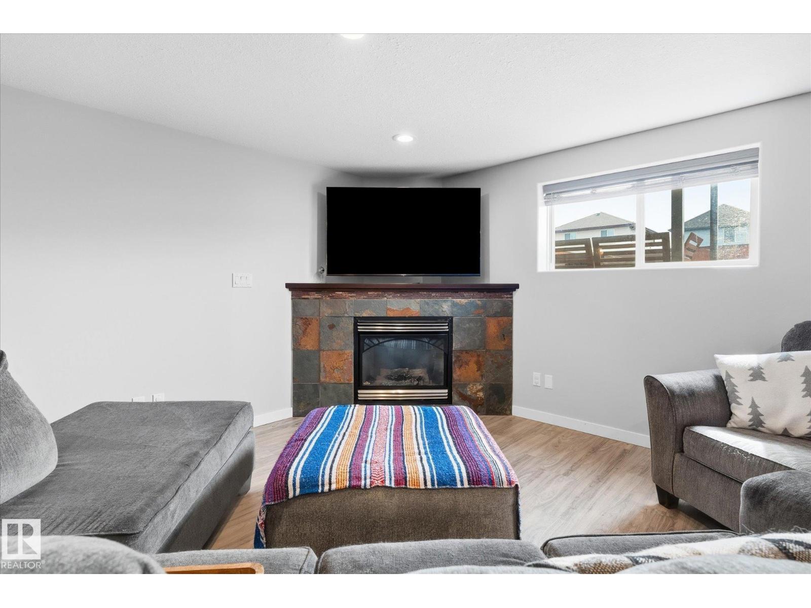 2109 37 AV NW - 30